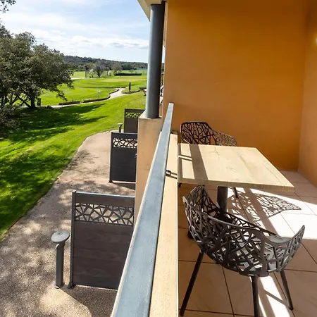 Du Golf Apartment